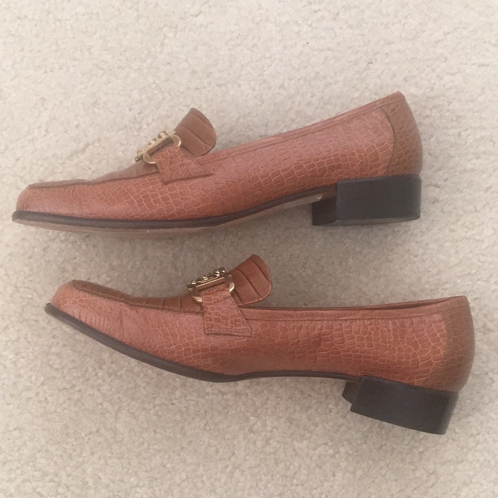 Salvatore Ferragamo Tan Croc-Embossed Leather Chain Loafers - Picture 4 of 7